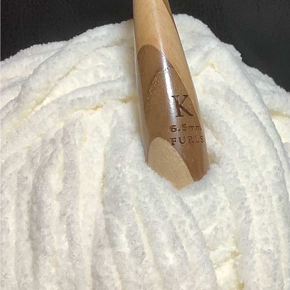 Furls Crochet Hook with two tone swirled Wood Design, size K (6.5 mm).